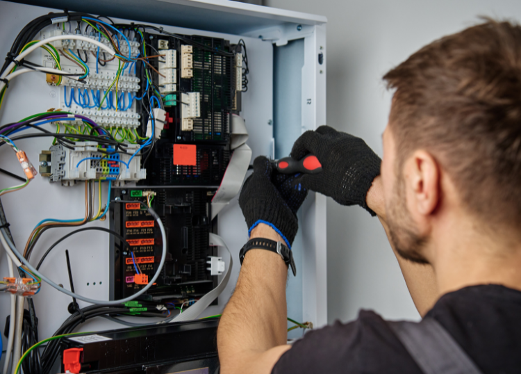 How to Choose the Right Electrician for Your Home