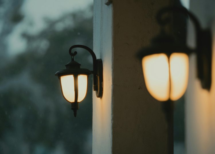 How Outdoor Lighting Supports Home Security