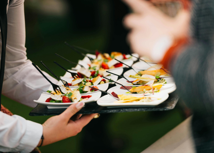How to Choose Suppliers for a Spring Event